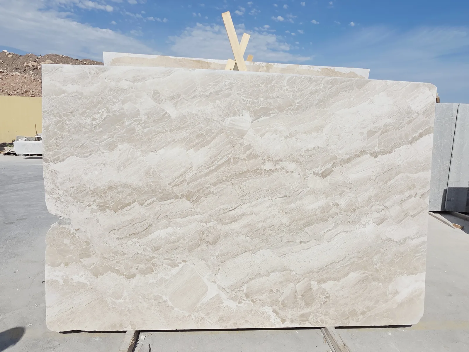 Dyno Beige Marble slab